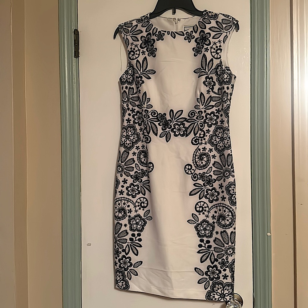 Liz Claiborne Lace Floral Print Sheath Dress Size 10P White & Black Sleeveless